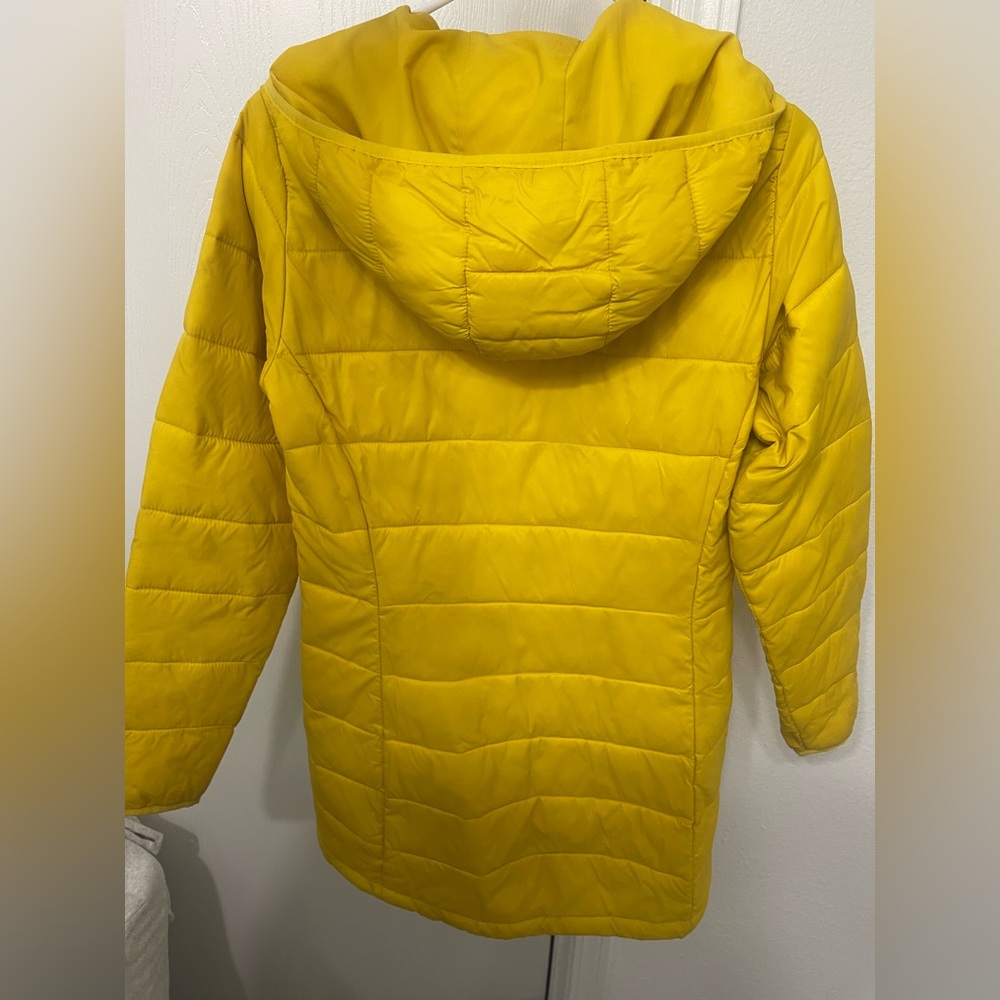 Amazon Essentials Women's Yellow Puffer Jacket - Picture 3 of 12